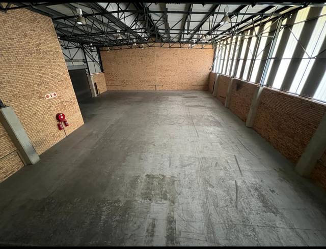 710M² WAREHOUSE TO LET IN LASER PARK